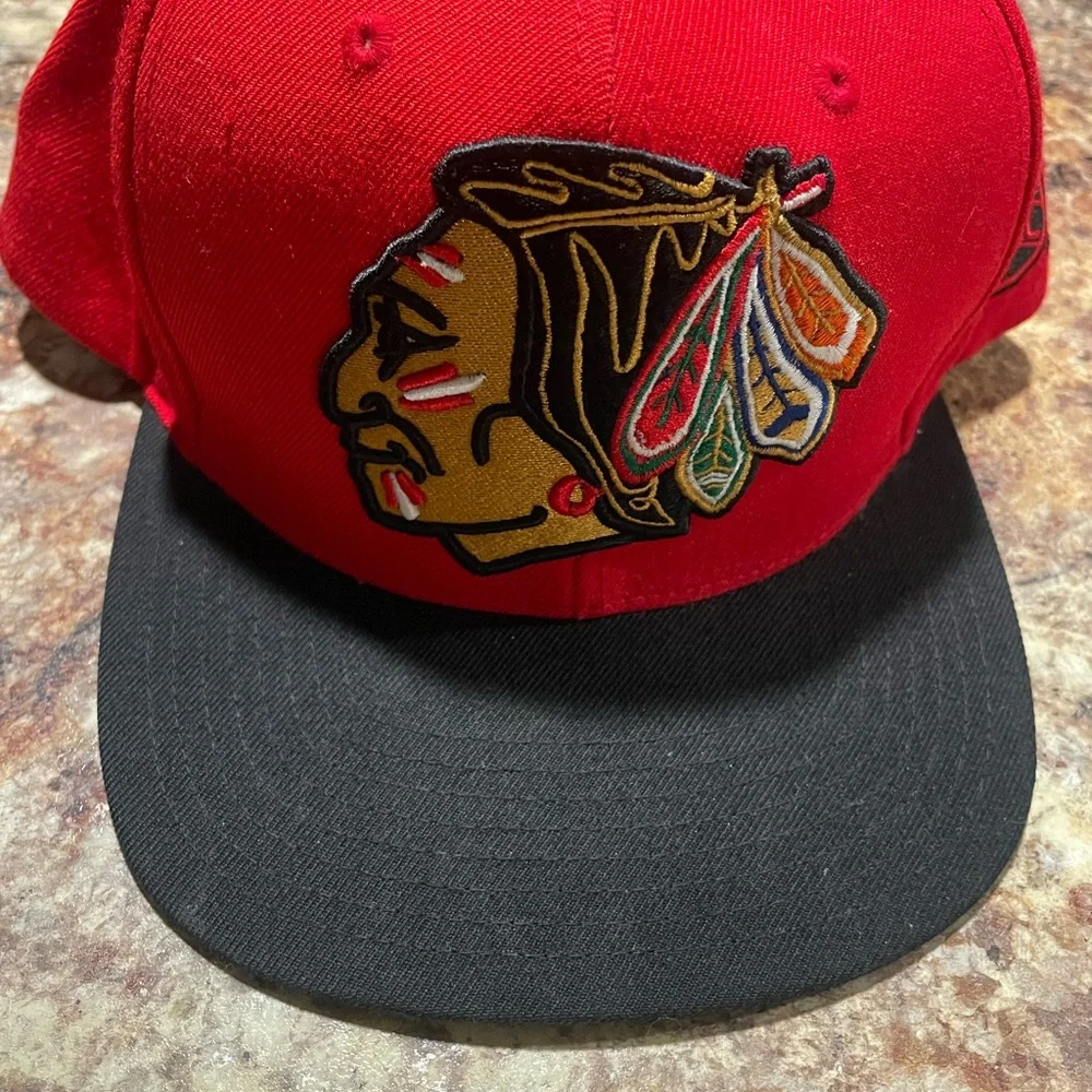 NHL Chicago Blackhawks Hat - Picture 2 of 8